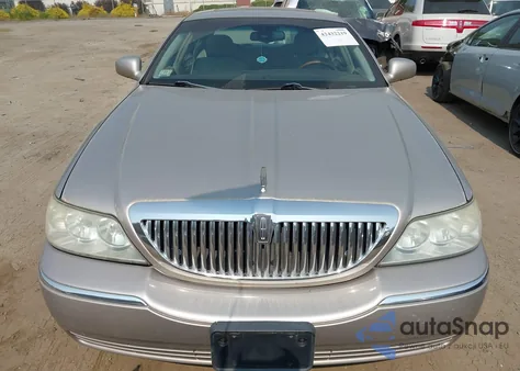 2003 Lincoln Town Car Signature from USA, damaged, VIN 1LNHM82W43Y630712